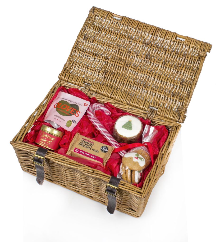How To Make Your Own Christmas Hamper 2022